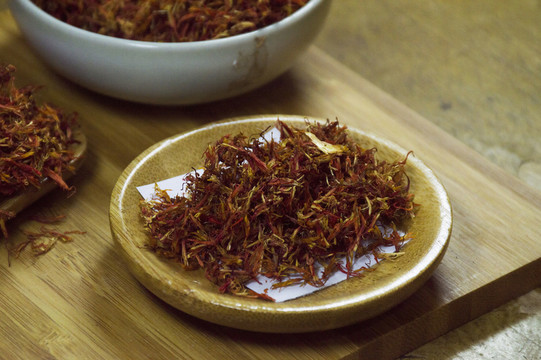 木板上的紅花素材