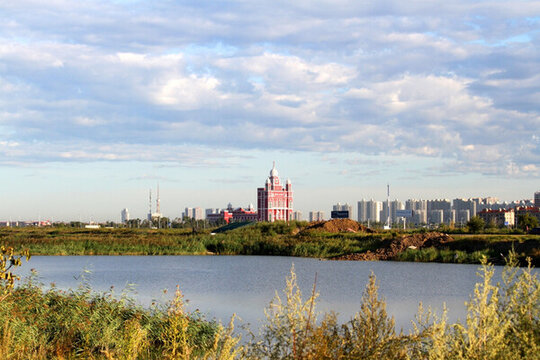 大慶 濕地 藍(lán)天 樓房