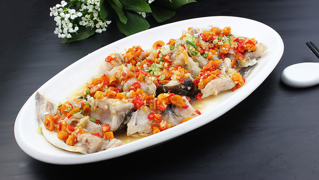 剁椒蒸魚(yú)骨腩