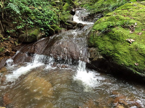 山澗流水