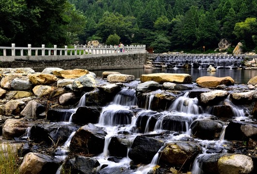 層疊溪流溪水