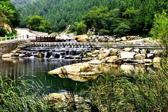 山澗溪流