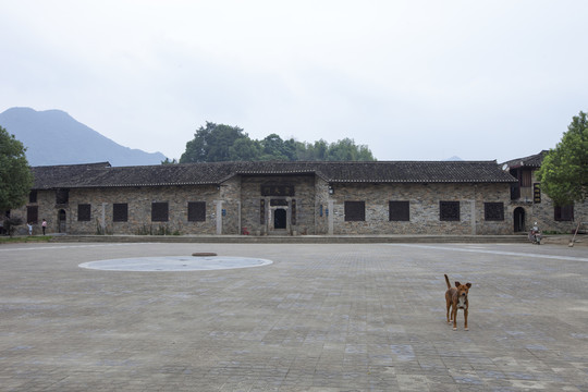 張谷英村