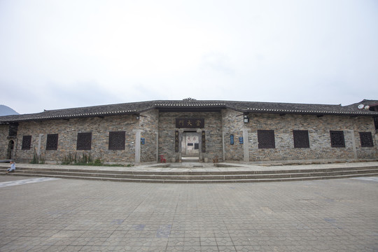 張谷英村
