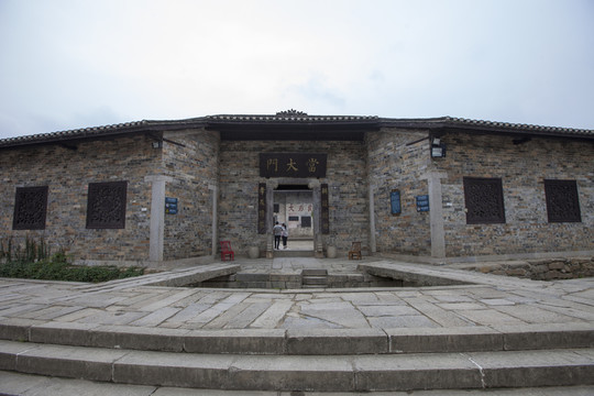 張谷英村