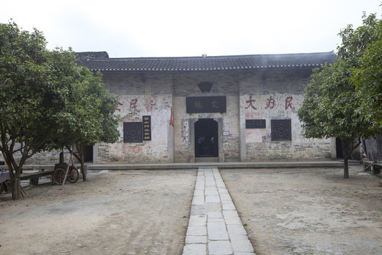 張谷英村