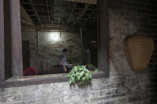 張谷英村