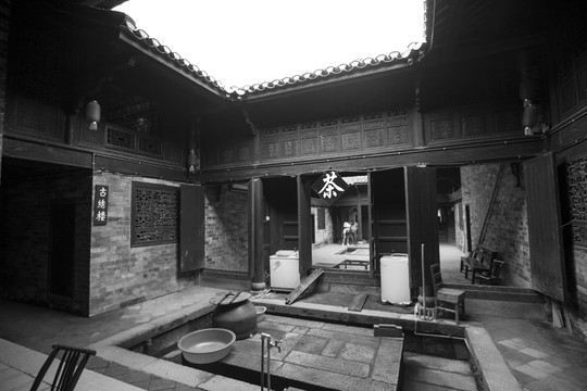 張谷英村