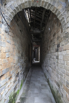 張谷英村