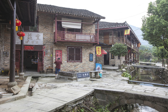 張谷英村