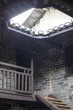 張谷英村