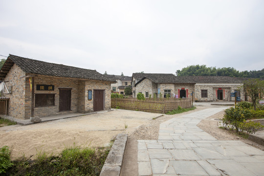 張谷英村