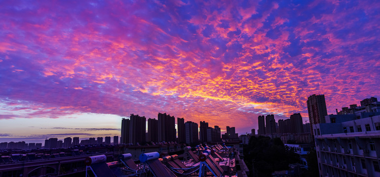 彩霞滿天