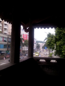 憑樓遠(yuǎn)眺