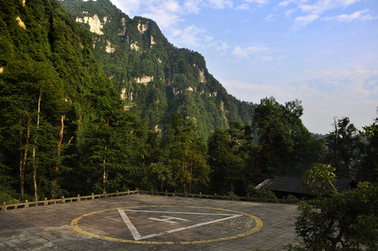 峨眉山仙峰寺直升機(jī)停機(jī)坪
