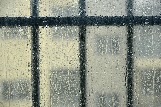 雨天的玻璃窗