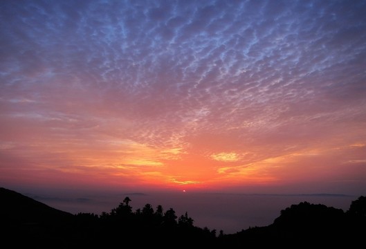 朝霞漫天