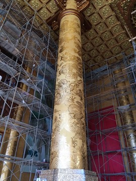 寺廟大殿浮雕龍紋柱子貼金施工