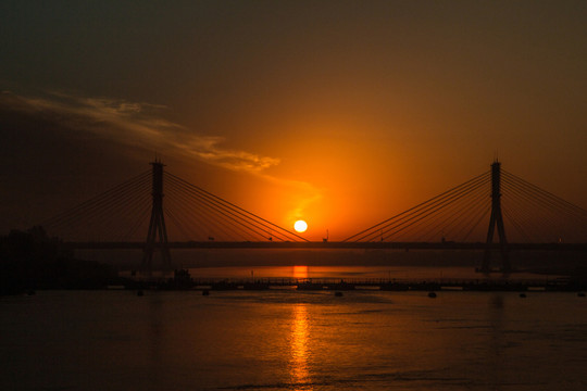 清晨濟(jì)南黃河公路大橋