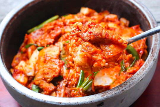 泡菜五花肉拌飯