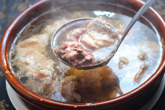 土豬肉湯