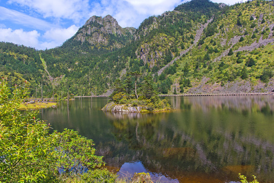 螺髻山天然湖泊