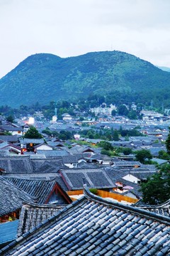 古城遠(yuǎn)山
