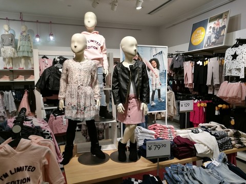 童裝櫥窗 秋季童裝 童裝展示