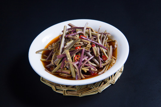 涼拌蕨菜