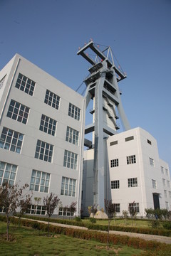 煤礦井架