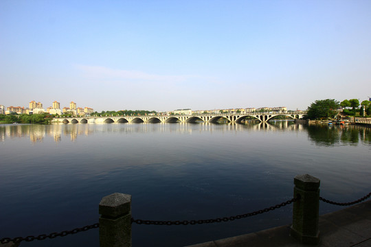 江西省鷹潭市東湖大橋