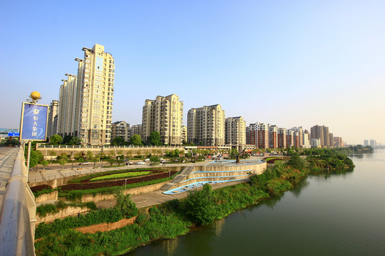 江西省鷹潭市濱江綠化帶