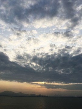 海上的烏云