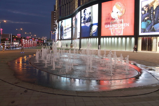 噴泉 商場 夜景