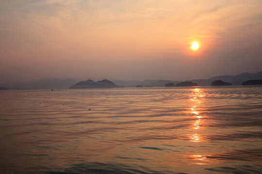 夕陽 千島湖 湖 海洋