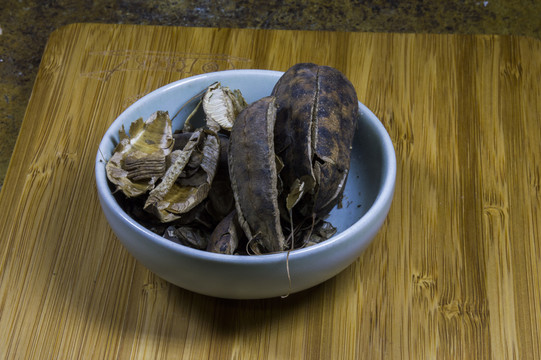 馬兜鈴中藥素材