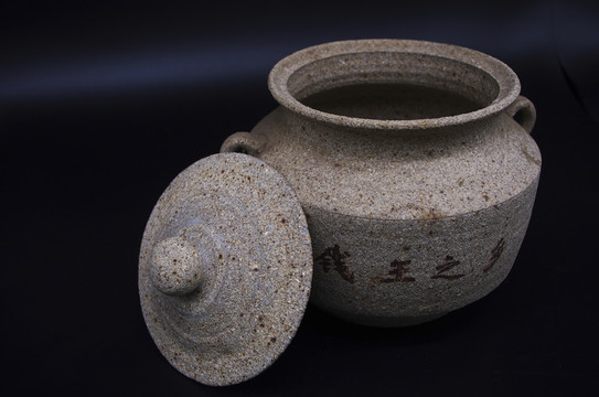 會澤土陶藝術(shù)品