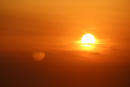 海上日出