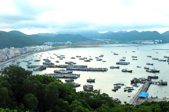 大海落日 海上晚霞 群山之間