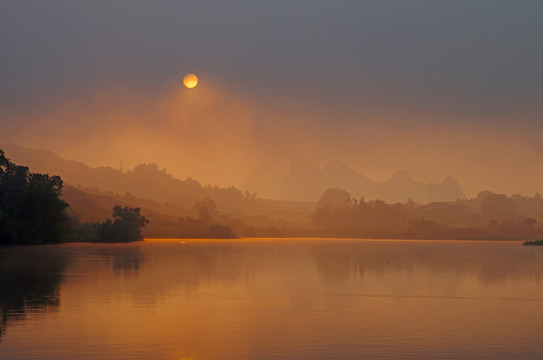 湖泊山水