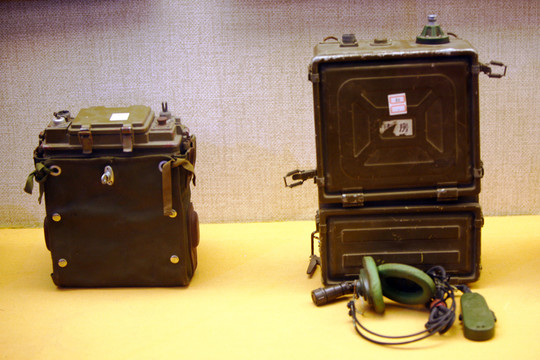 發(fā)報(bào)機(jī) 電臺(tái)