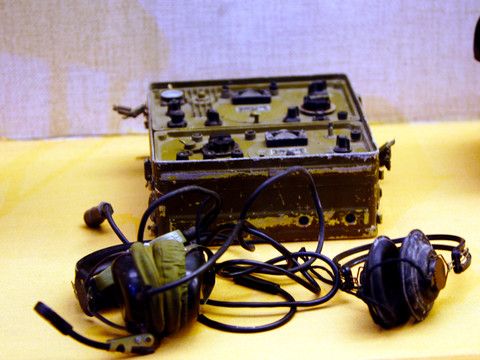發(fā)報(bào)機(jī) 電臺(tái)