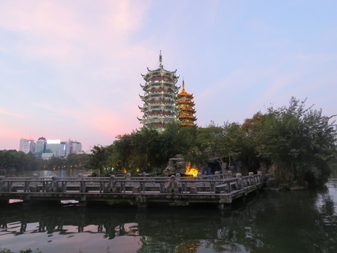 日月雙塔