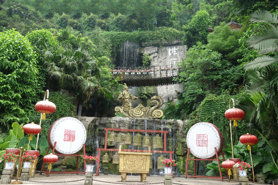 重慶洪崖洞瀑布 鼓 燈籠