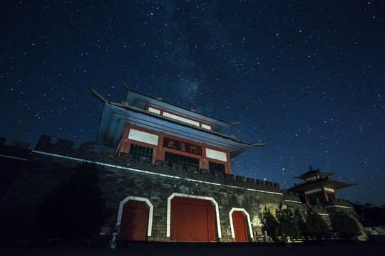 濟(jì)南七星臺(tái)武圣門夜景JPG