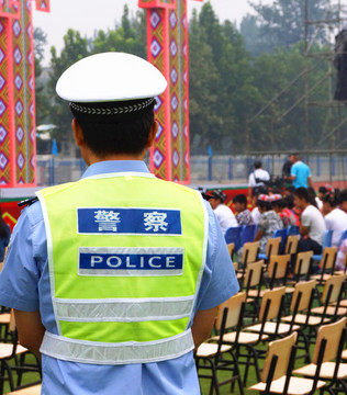 警察背影