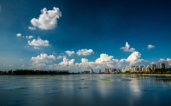 濱河風(fēng)光