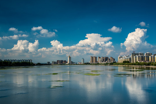 濱河風(fēng)光