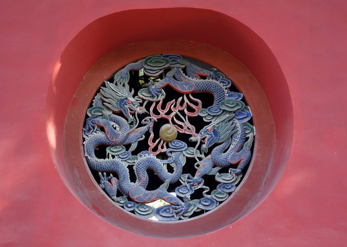 寺廟 窗戶 龍紋鏤空雕塑
