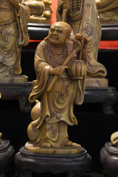 楠木雕佛像